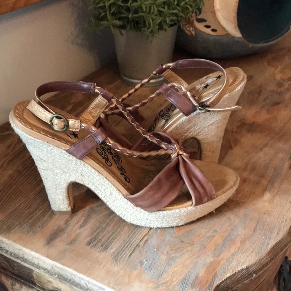 Naughty Monkey Sandals - Picture 4 of 6